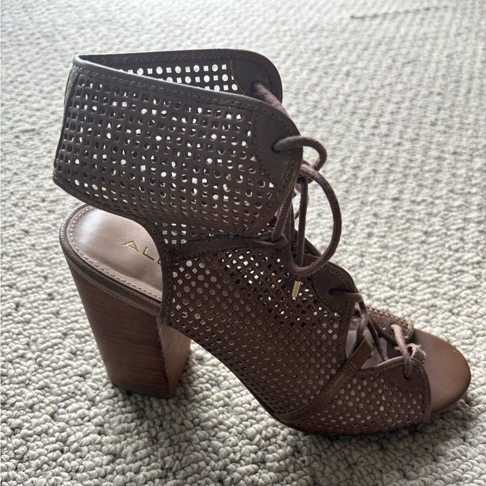 NWT Aldo Alycia Taupe Lace-Up Women's heels